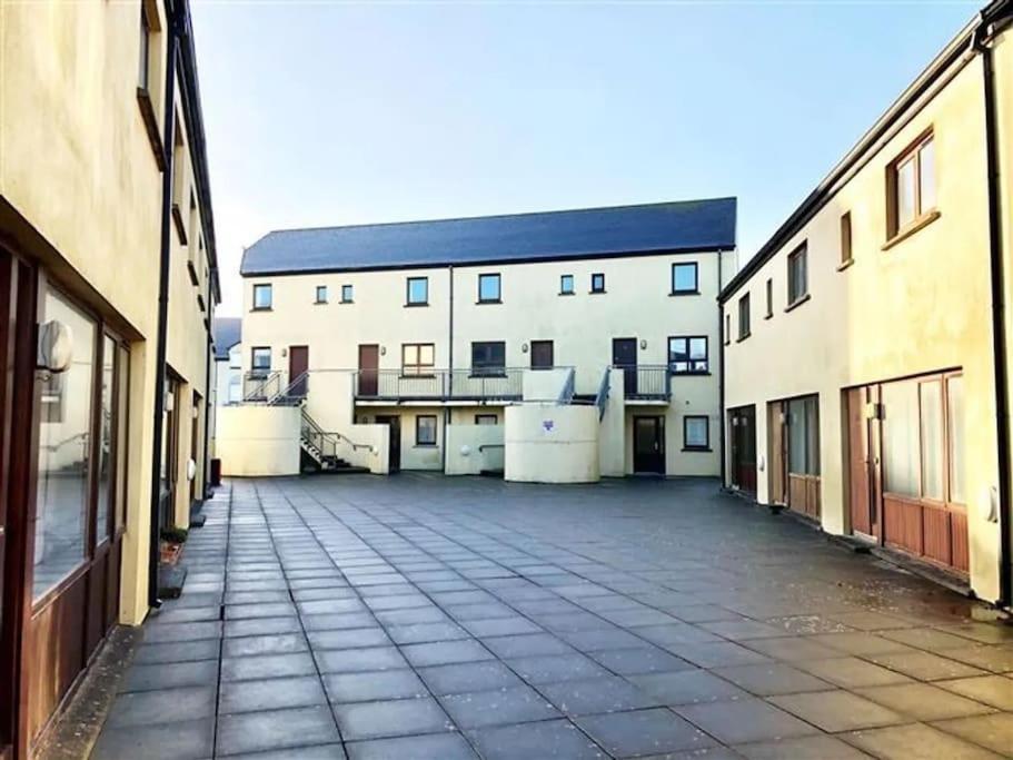 Village Centre Apartment Lahinch Extérieur photo
